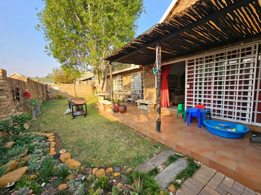 4 Bedroom Property for Sale in Van Der Hoff Park North West